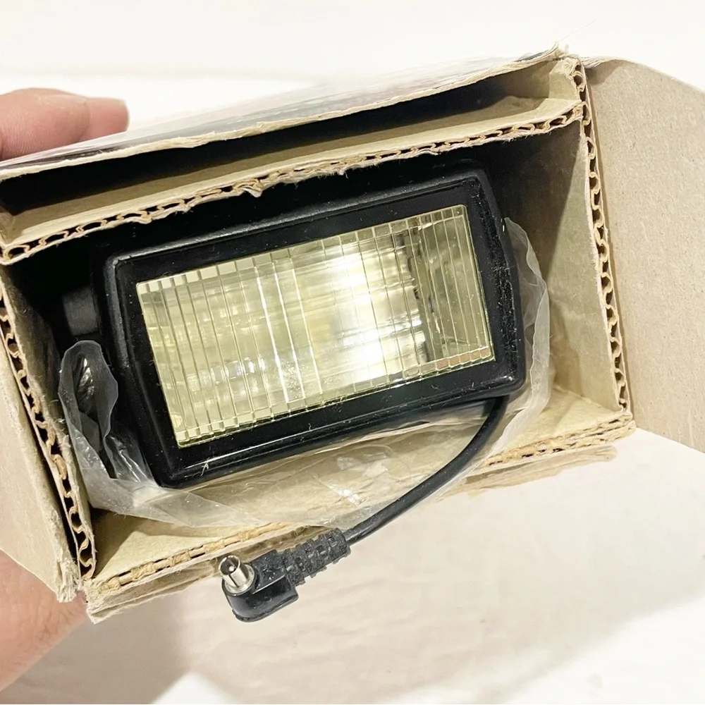 Vivitar‎ Auto Thyristor 283 Shoe Mount Flash Universal Vintage NEW